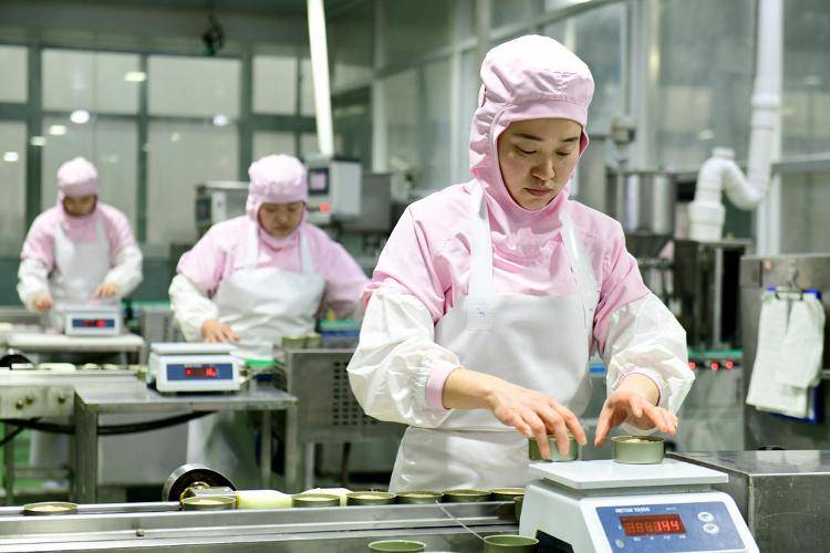 宠物粮就有三袋产自山东开元棋牌网站全国每十袋(图2)